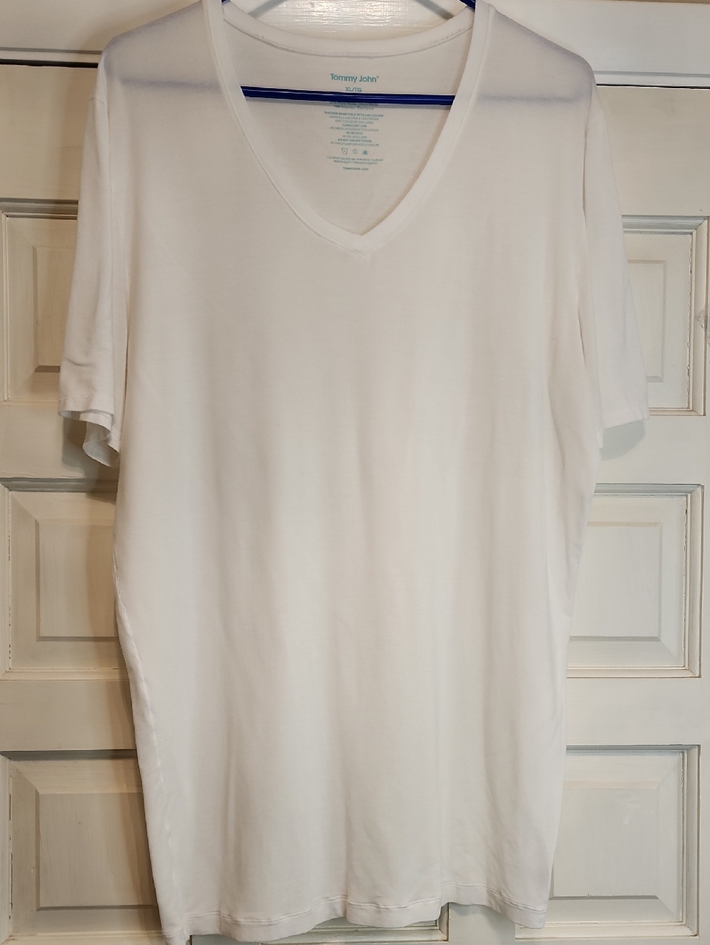 Tommy John Men's White VNeck Short Sleeve Tee So Soft U Won't Want 2 Take It Off